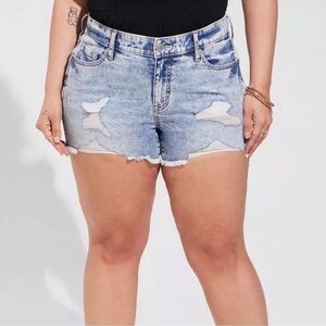 NWT Torrid Light Blue Mid-Rise Denim Shorts